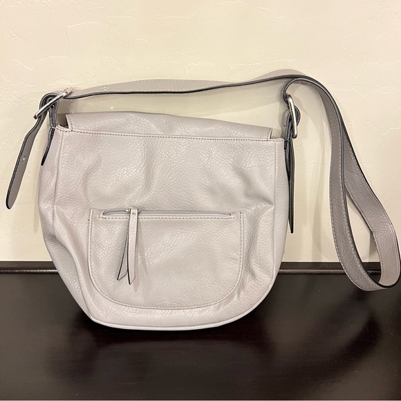 Juicy Couture Rosa vegan leather saddle bag/Crossbody adjustable strap10”x11” - Picture 3 of 15